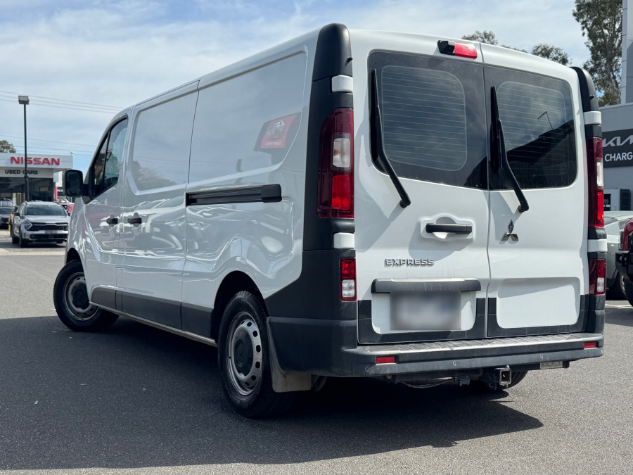 2022 Mitsubishi Express SN GLX+ Van Image 2