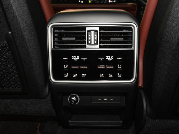 2024 MY25 Porsche Cayenne Turbo E-Hybrid SUV image 38