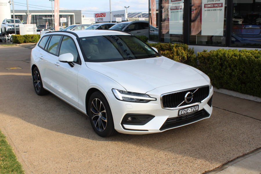 2019 MY20 Volvo V60 F-Series T5 Momentum Wagon Image 1