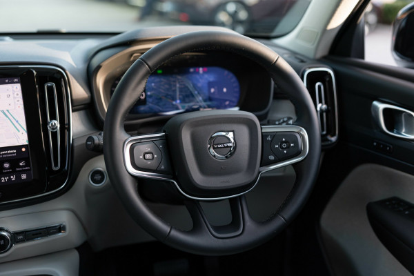 2026 Volvo XC40 XZ Ultra B4 Dark SUV Image 13