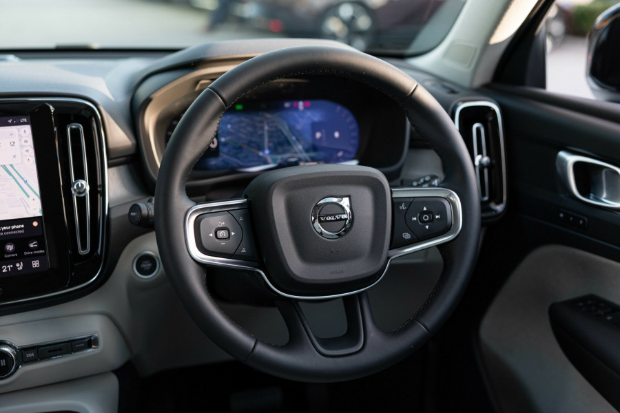 2026 Volvo XC40 XZ Ultra B4 Dark SUV Image 13