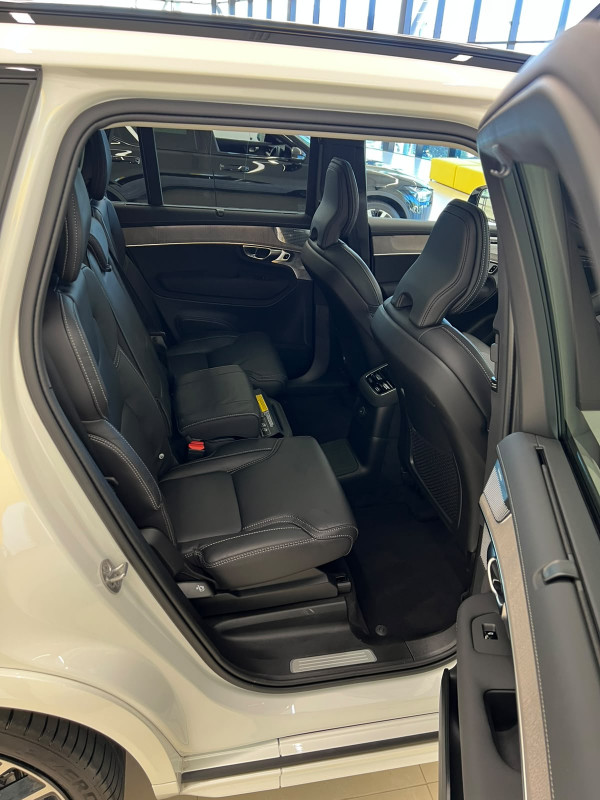 2025 MY26 Volvo XC90 L Series Ultra T8 Plug-in Hybrid Dark SUV image 18