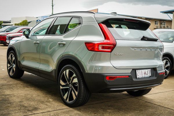 2024 MY25 Volvo XC40 XZ Ultra B4 Dark SUV Image 3