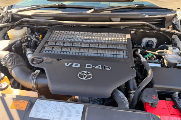 2016 Toyota LandCruiser VDJ200R VX SUV Image 26