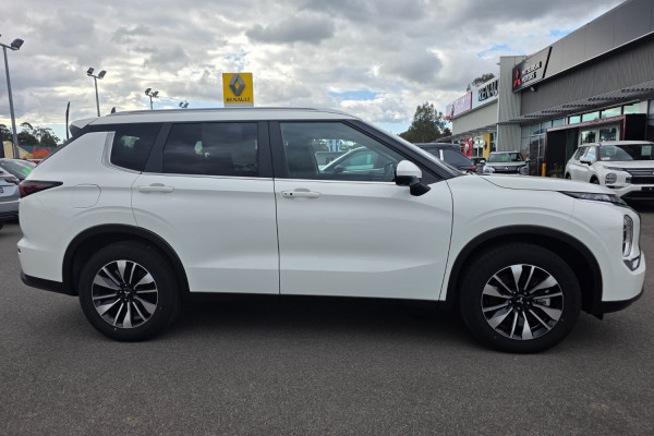 2025 Mitsubishi Outlander ZM LS SUV Image 2