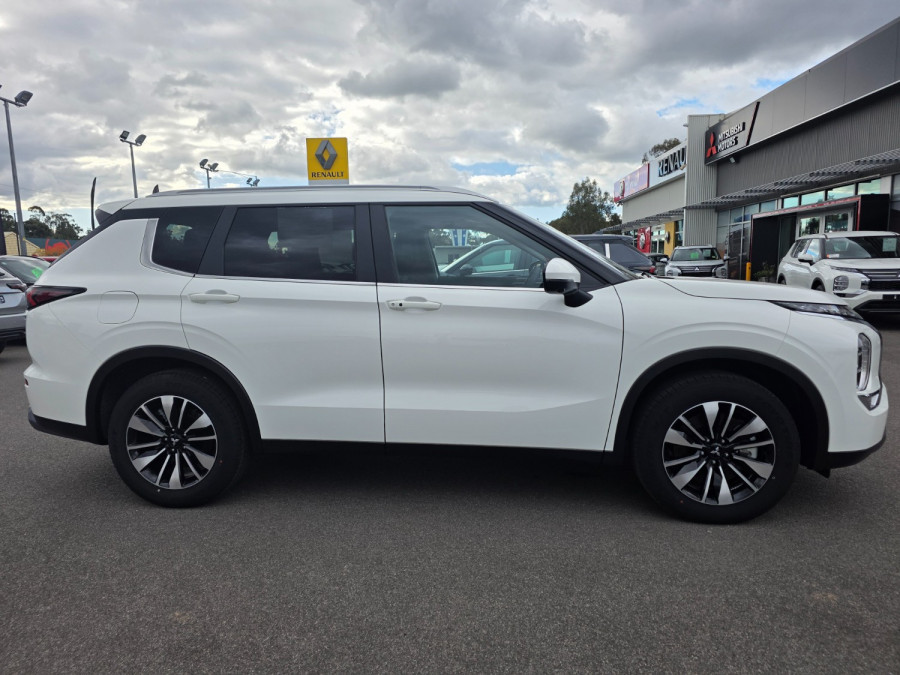 2025 Mitsubishi Outlander ZM LS SUV Image 2