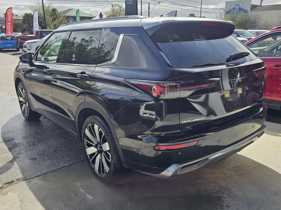 2025 Mitsubishi Outlander ZM Exceed Tourer SUV Image 3