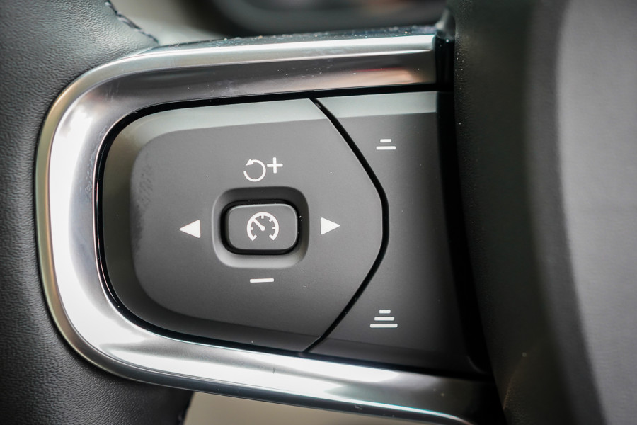 2024 MY25 Volvo XC40 XZ Ultra B4 Dark SUV Image 21