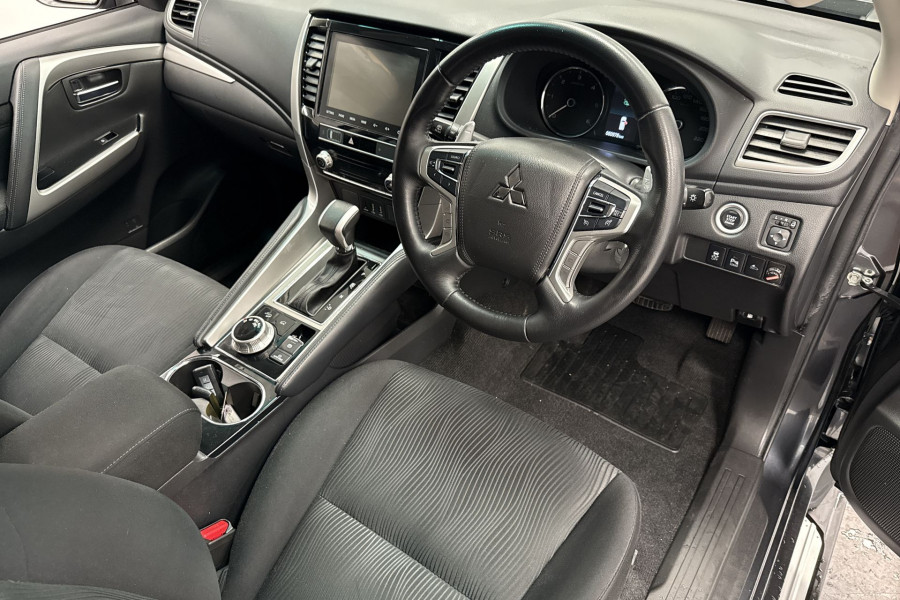 2020 Mitsubishi Pajero Sport QE GLX SUV Image 16
