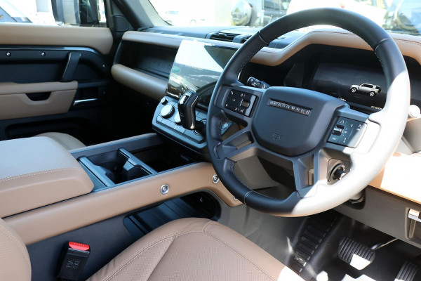 2026 Land Rover Defender L663 110 P425 X-Dynamic SE SUV image 9