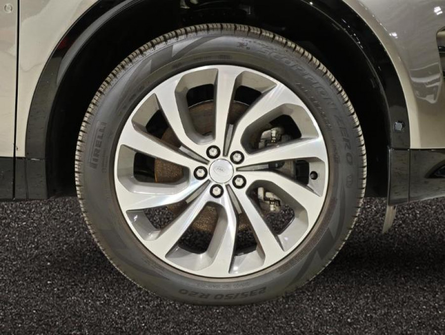 2024 MY25 Land Rover Discovery Sport L550 P300e Dynamic SE SUV Image 9