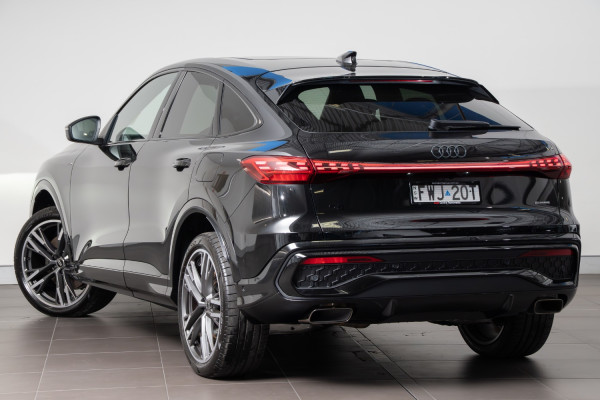 2026 Audi Q5 e-hybrid 270kW SUV image 2