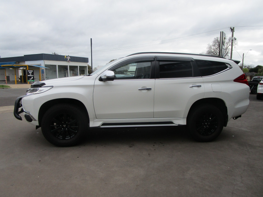 2019 Mitsubishi Pajero Sport QE Black Edition SUV Image 3