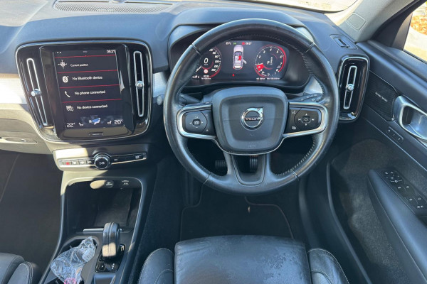 2020 Volvo XC40 XZ T4 Momentum SUV Image 17