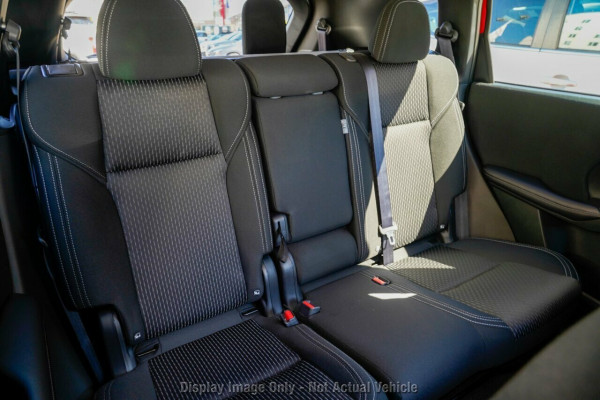 2025 Mitsubishi Outlander ZM LS SUV Image 3