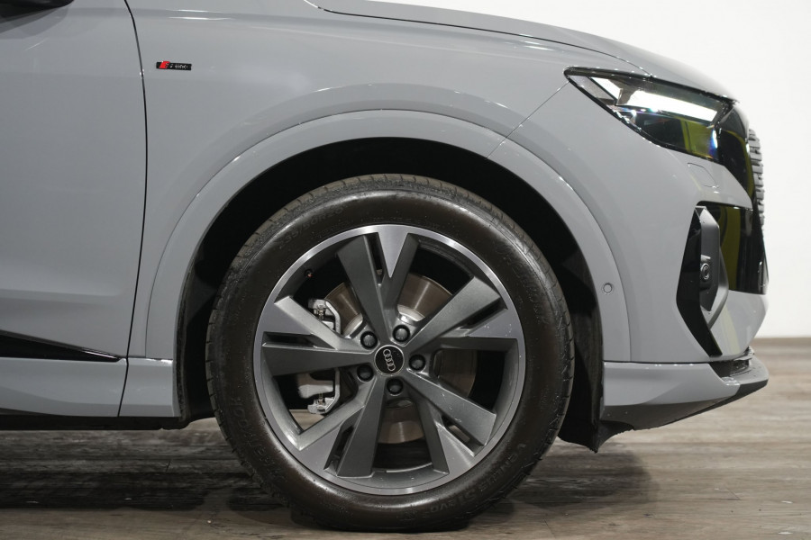 2025 Audi Q4 e-tron F4 45 SUV Image 5