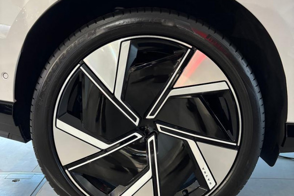2026 Volvo EX90  Ultra Twin Motor Performance SUV Image 3
