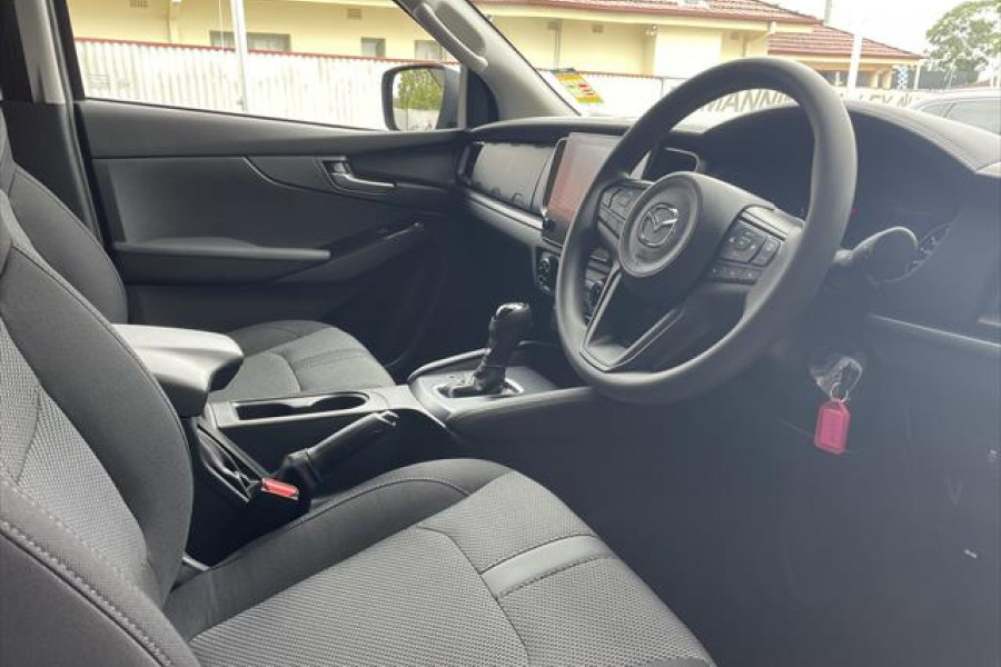 2025 Mazda BT-50  XT Cab Chassis Image 8