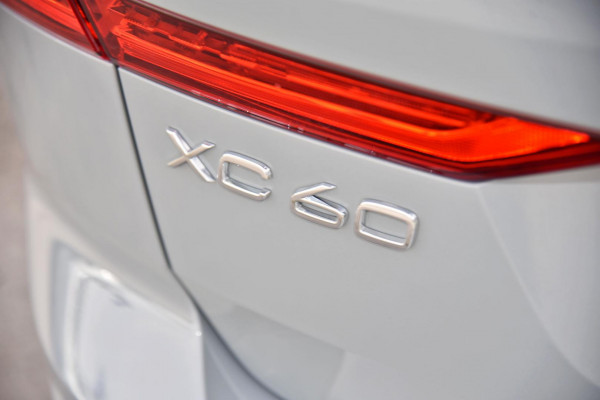 2025 Volvo XC60 UZ Plus T8 Plug-in Hybrid SUV Image 18