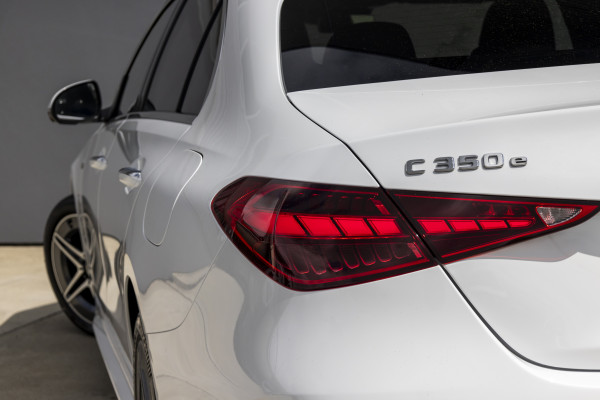 2025 Mercedes-Benz C-Class W206 C350 e Sedan image 11