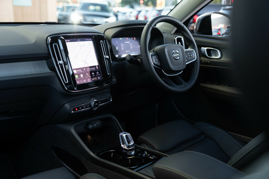 2025 MY26 Volvo XC40 XZ Ultra B4 Dark SUV Image 3