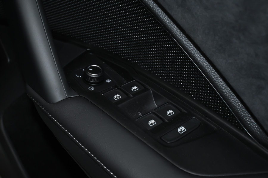 2025 MY26 Volkswagen Tayron R4 195TSI R-Line SUV Image 10