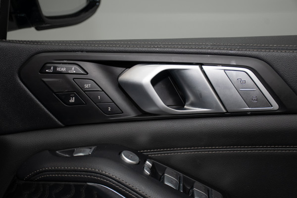 2019 BMW X7 Xdrive30d SUV image 16
