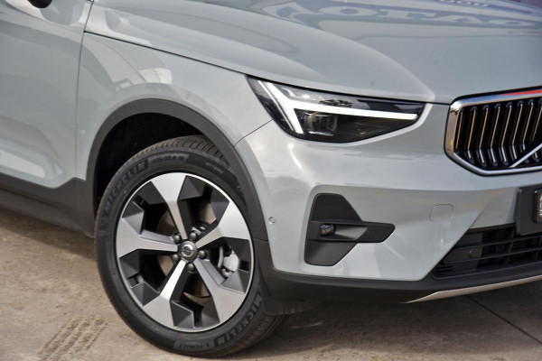 2024 MY25 Volvo XC40 XZ Ultra B4 Bright SUV Image 2