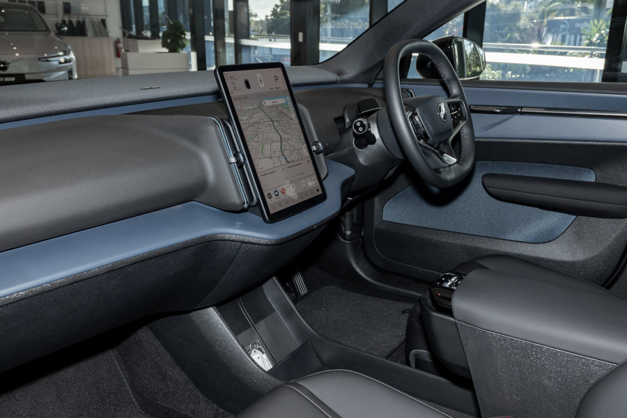 2025 Volvo EX30  Single Motor Extended Range Ultra SUV