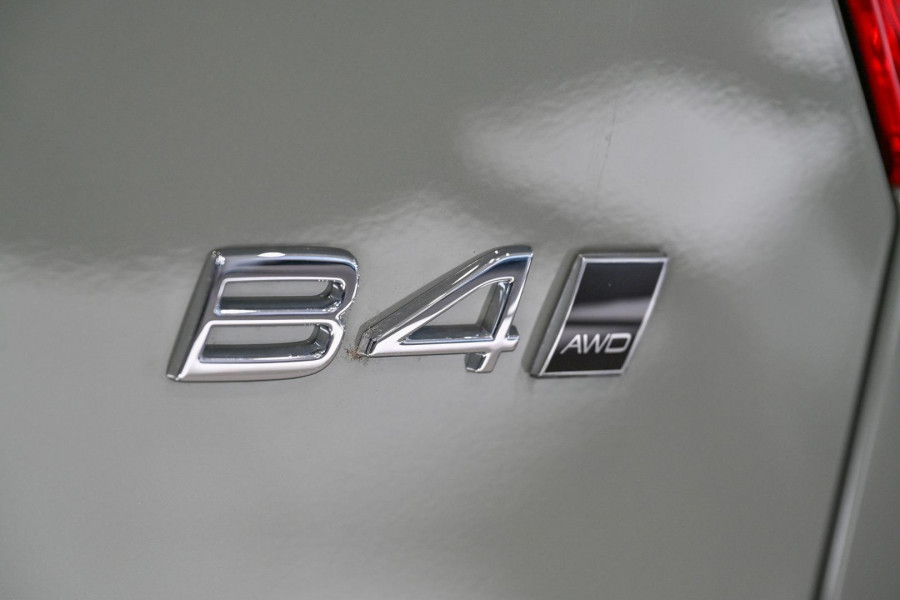 2024 MY25 Volvo XC40 XZ Ultra B4 Bright SUV Image 10