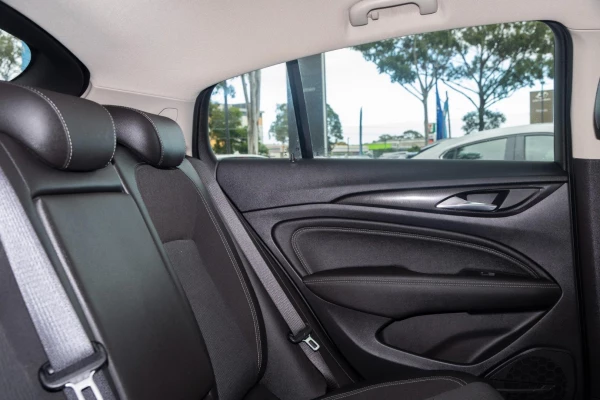 2019 Holden Commodore ZB RS Liftback Image 9