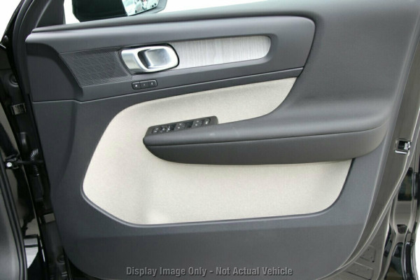 2024 Volvo XC40 XZ Plus B4 SUV Image 5