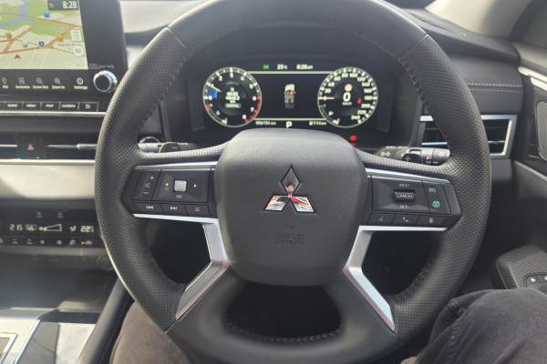 2024 Mitsubishi Outlander ZM Exceed SUV Image 20