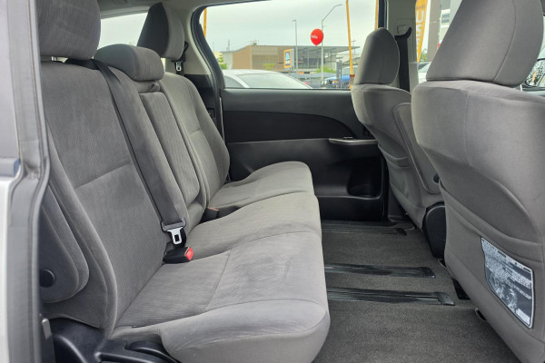 2016 Toyota Tarago ACR50R GLi People Mover Image 17