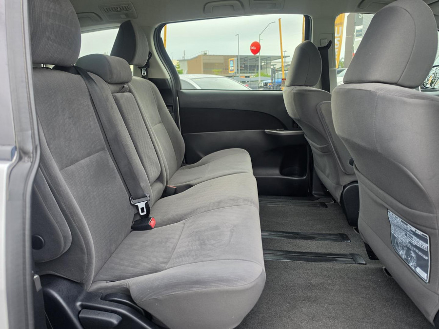 2016 Toyota Tarago ACR50R GLi People Mover Image 17