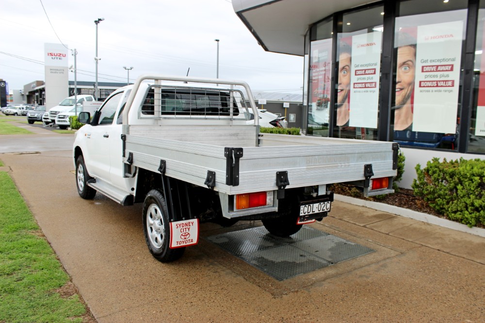 2011 MY10 Toyota HiLux KUN26R  SR Cab Chassis Image 6
