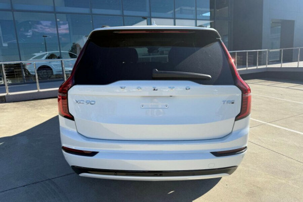 2026 Volvo XC90 L Series Plus T8 Plug-in Hybrid Dark SUV Image 5