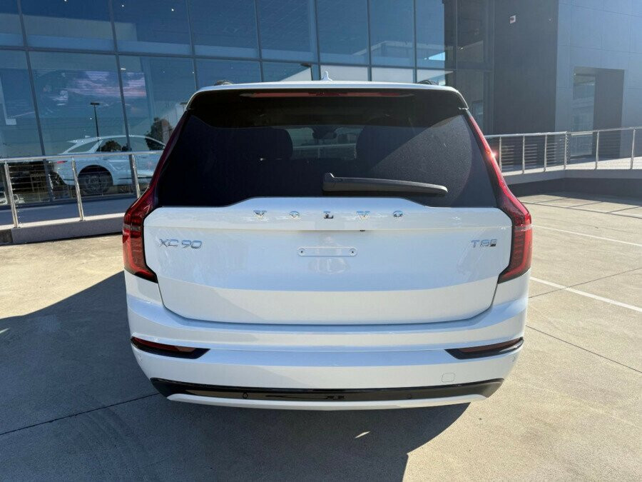 2026 Volvo XC90 L Series Plus T8 Plug-in Hybrid Dark SUV Image 5