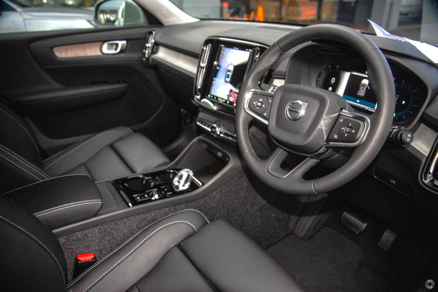2024 MY25 Volvo XC40  Ultra B4 Bright SUV Image 6