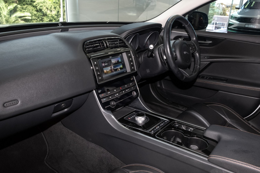 2015 MY16 Jaguar XE X760 Prestige Saloon Image 8