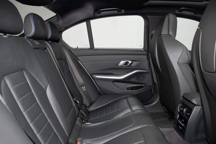 2022 BMW 3 Series 30e M Sport Phev Sedan Image 3