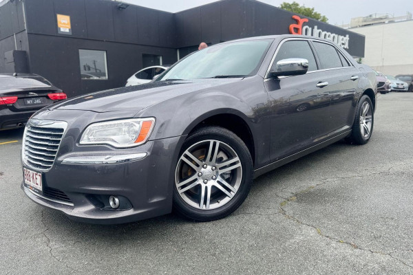 2015 MY14 Chrysler 300 LX C Sedan Image 2