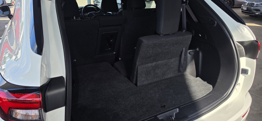 2024 Mitsubishi Outlander ZM LS SUV Image 12