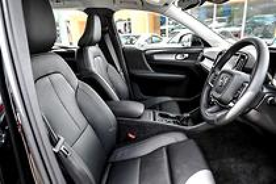 2025 Volvo XC40 XZ Plus B4 SUV Image 7