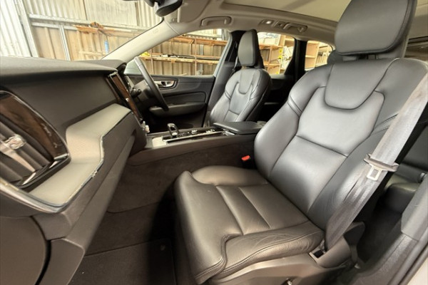 2023 Volvo XC60 UZ Plus B5 SUV Image 15