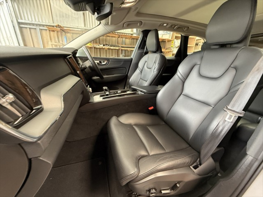 2023 Volvo XC60 UZ Plus B5 SUV Image 15