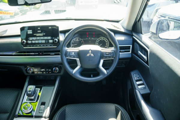 2024 Mitsubishi Outlander ZM LS SUV Image 10