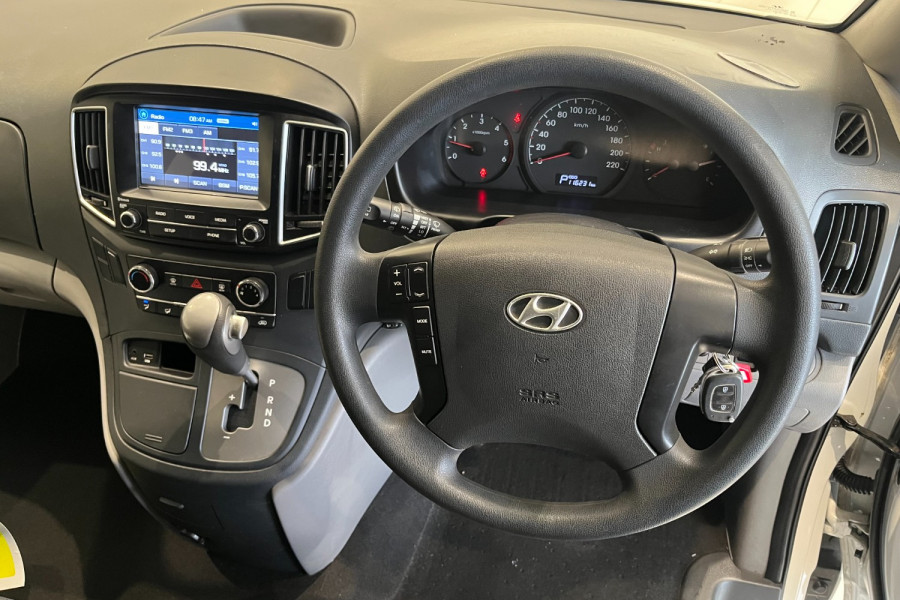 2015 MY16 Hyundai iLoad TQ3-V Series II  Van Image 7