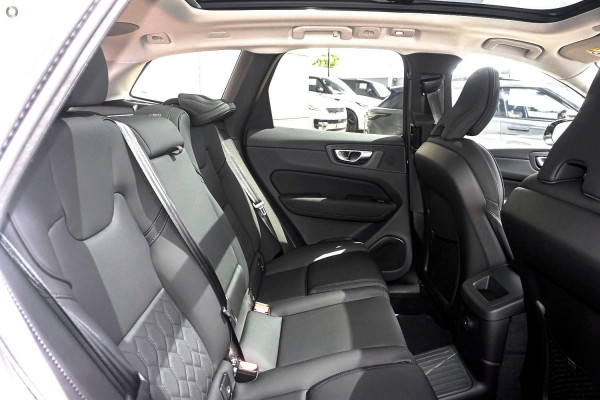 2026 Volvo XC60 UZ Plus T8 Plug-in Hybrid Dark SUV Image 7