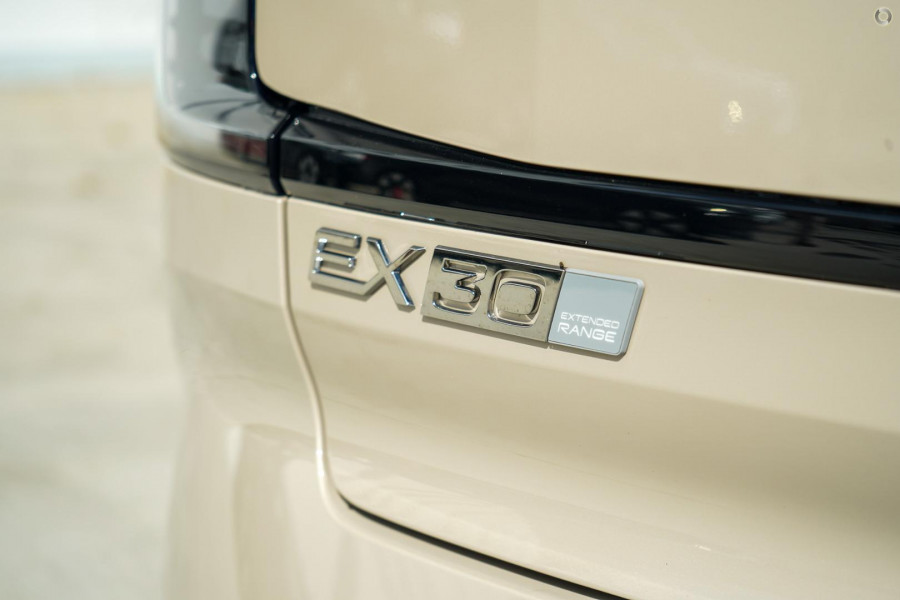 2026 Volvo EX30  Single Motor Extended Range Ultra SUV Image 7